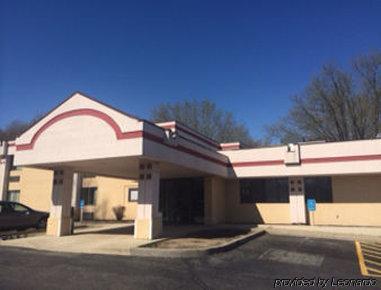 Super 8 By Wyndham Logansport Motel Exterior foto
